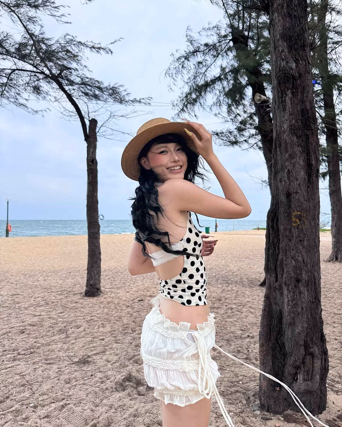 Không hổ danh mẫu lookbook đình đám giới local brand, Lê Thanh Hà Vi đăng ảnh nào là hút mắt ảnh đó. Cô nàng có chuyến du lịch Phan Thiết dịp nghỉ lễ vừa rồi.