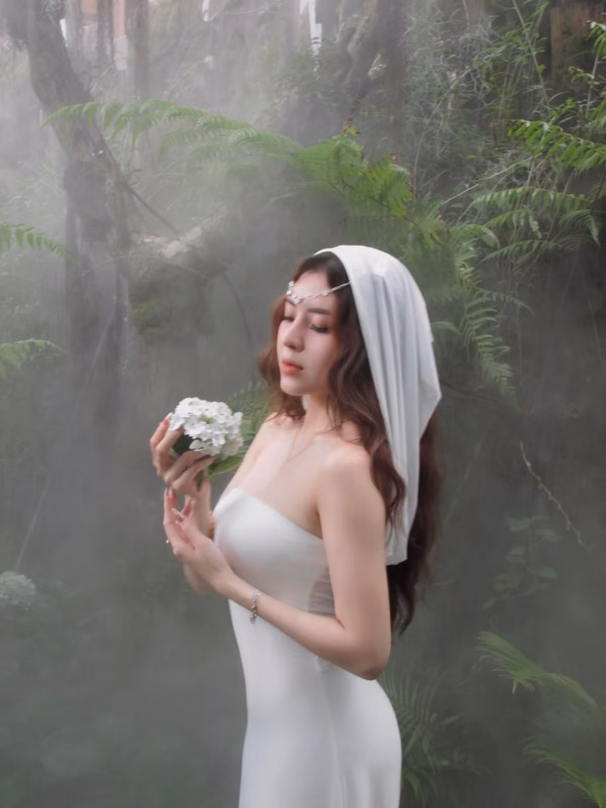 Phan Quế Chi là "Nữ tiếp viên hàng không hot nhất Sài thành". Cô nàng gây ấn tượng bởi gương mặt xinh đẹp và body đâu ra đấy.