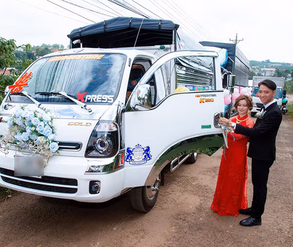 Của theo chủ nhân của màn rước dâu đặc biệt này cho biết thêm, từ khâu chuẩn bị cho đến hoàn thành đều được diễn ra trong một buổi sáng.