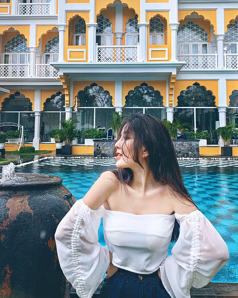 Ngọc Trân cũng từng nhiều lần khiến báo Trung, Hàn tốn giấy mực vì nhan sắc thần thái cực khí chất, body mướt mắt nhìn "không mê không được".