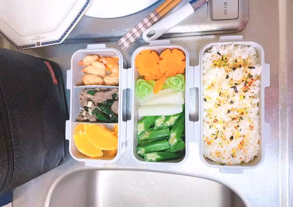 Để thuận tiện cho việc nấu ăn, với các món chiên, cô vợ 9x sử dụng nồi chiên không dầu vừa đảm bảo sức khỏe vừa tiết kiệm thời gian hoặc có những món cần thời gian hầm thì cô dùng nồi áp suất.