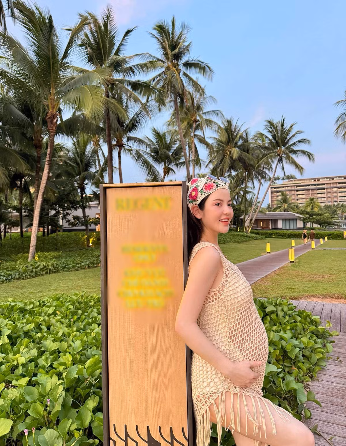Mới đây trên trang Instagram cá nhân, Chu Thanh Huyền gây chú ý khi chia sẻ loạt hình ảnh/clip trong chuyến du lịch nghỉ dưỡng tại Phú Quốc cùng gia đình.