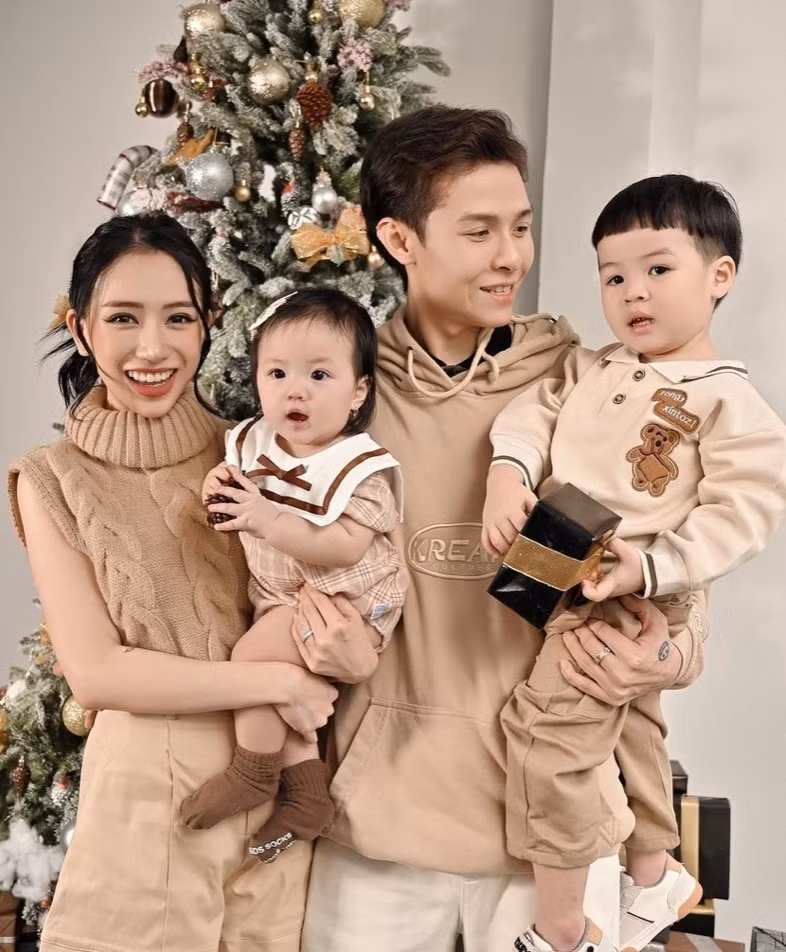 Trong những dịp đặc biệt, Tâm Nguyễn không ngại bỏ ra số tiền lớn mua túi hiệu tặng cho vợ.