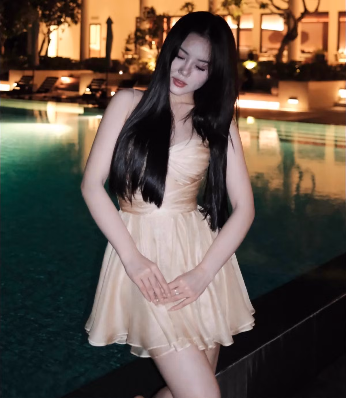Trước những lời so sánh này, Bò Chảnh không ngần ngại đáp trả một cách tinh tế và đầy tự tin: "Chị thấy chị xinh hơn em đó".