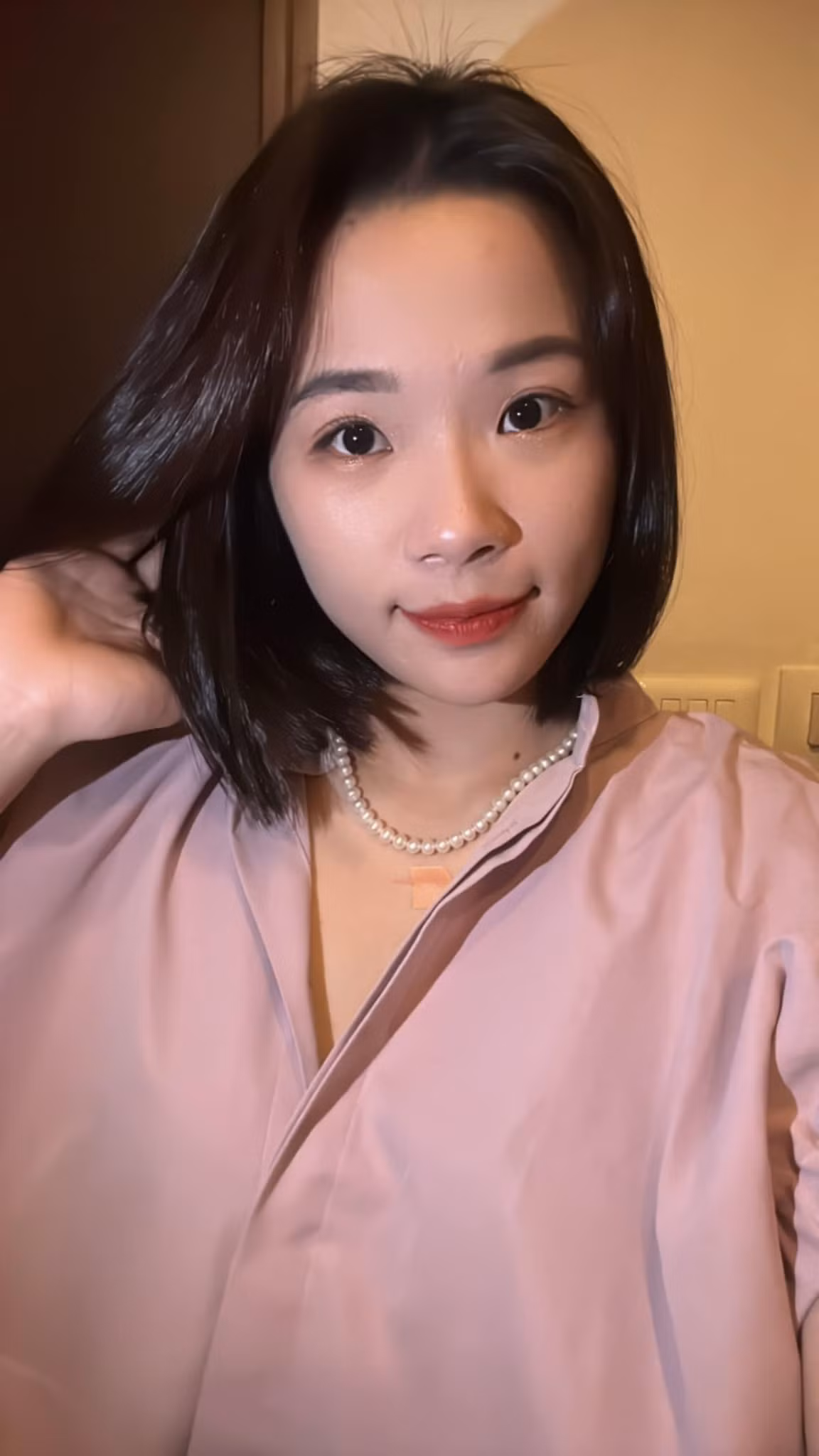 Nhan sắc của Thùy Linh trở nên nổi bật hơn nhờ làn da khỏe đẹp.