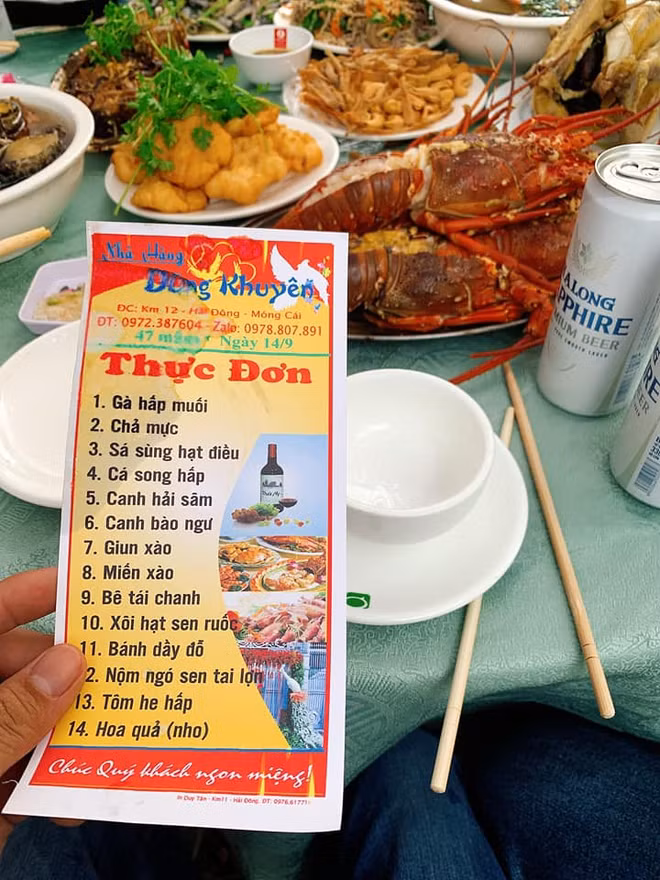 Mâm cỗ 14 món ở Quảng Ninh từng khiến dân mạng choáng váng.
