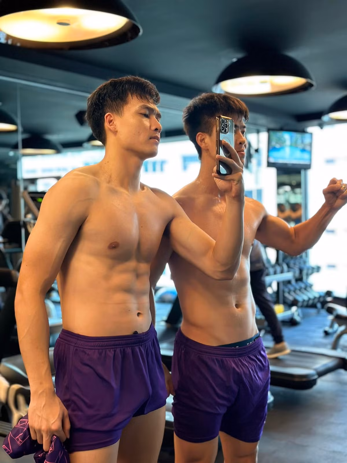 Nhìn cơ thể săn chắc này mới hiểu vì sao các cầu thủ ĐT Việt Nam khỏe và tì đè tốt như vậy khi thi đấu.