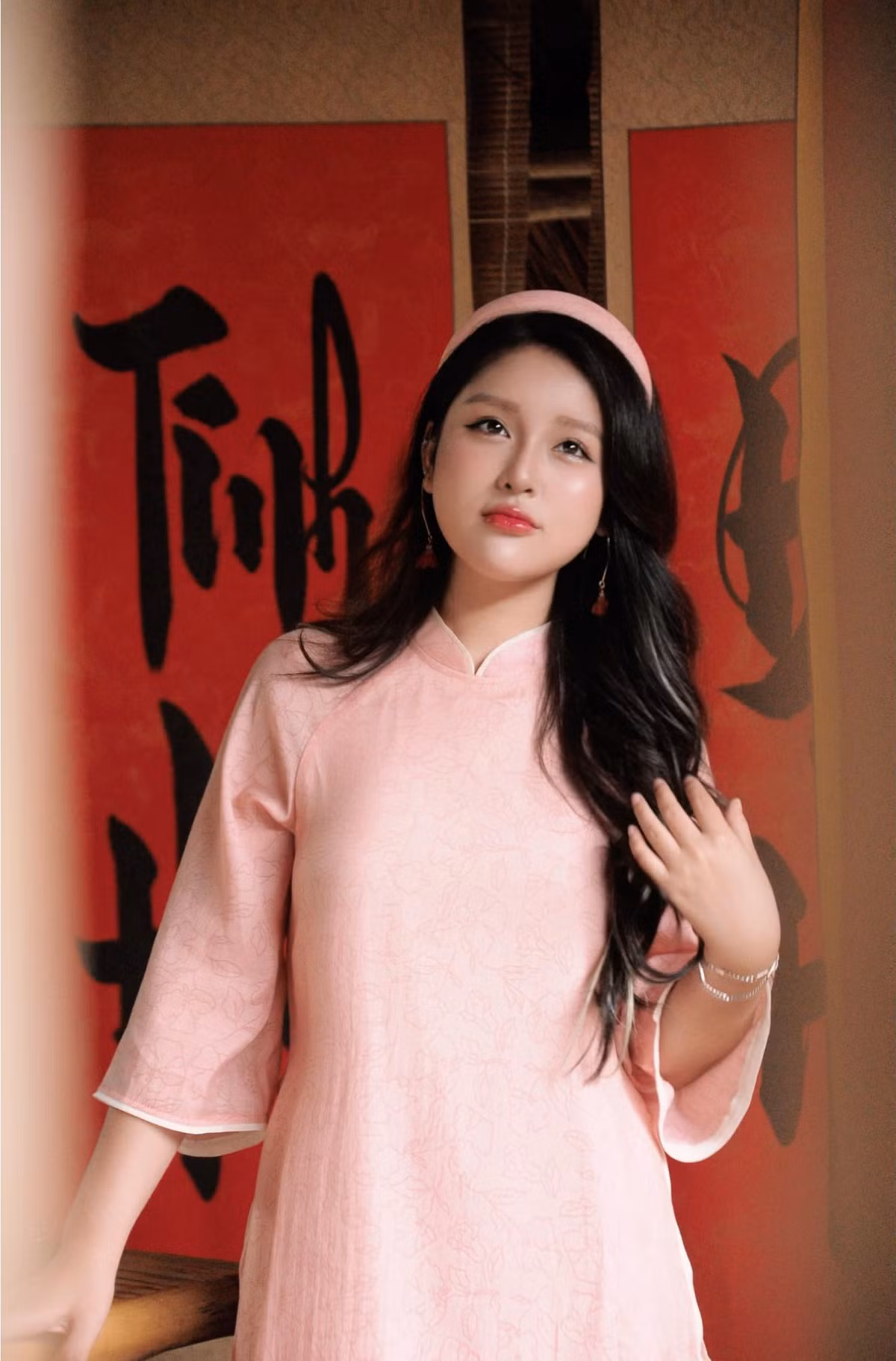 Trước những ý kiến cho rằng Trần Thanh Nga nổi tiếng vì "xinh đẹp như nàng thơ".