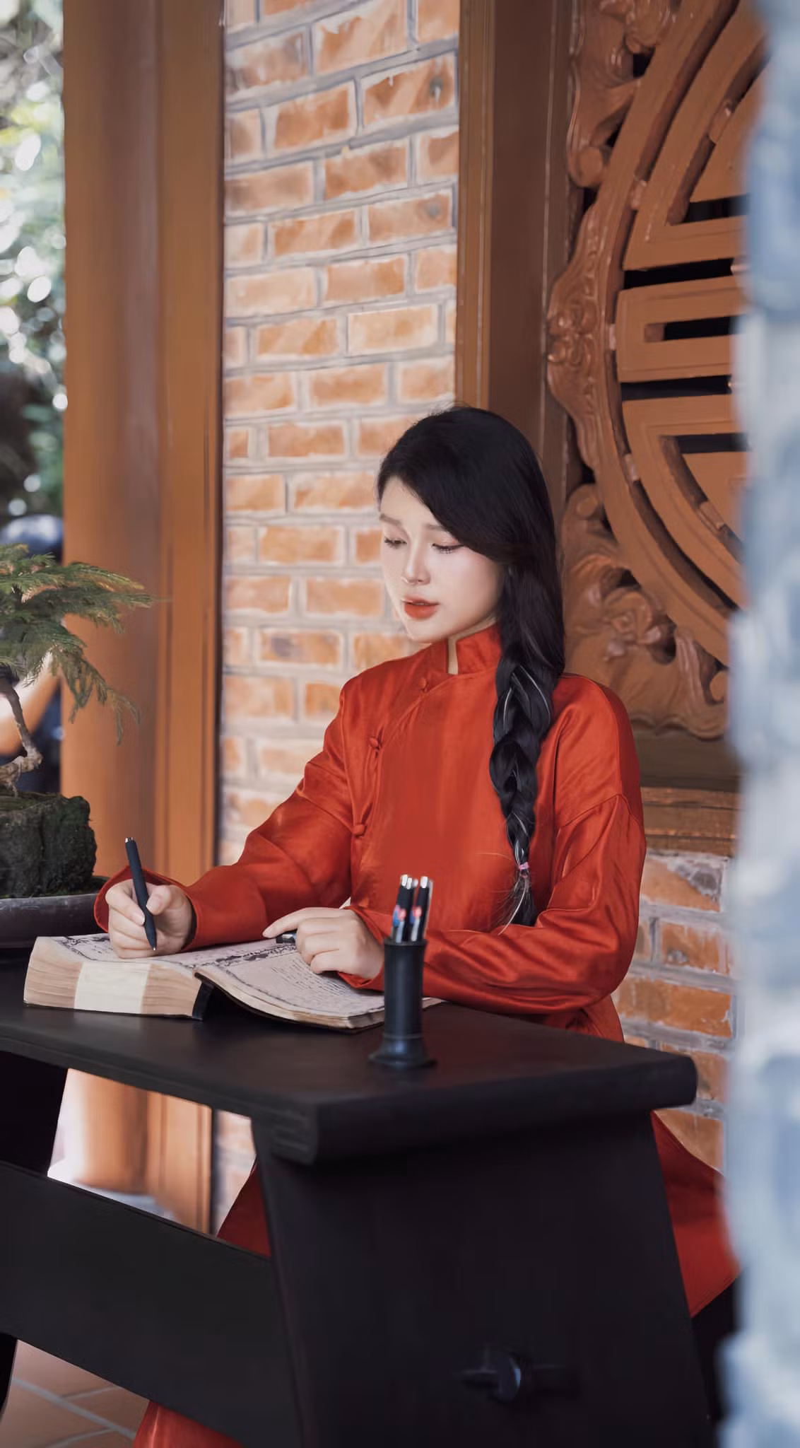 Sau khi nổi tiếng mạng xã hội, cuộc sống của Thanh Nga bị xáo trộn nhưng cô luôn tự nhủ phải cẩn trọng, chỉn chu hơn trong từng bài giảng và cả cuộc sống.