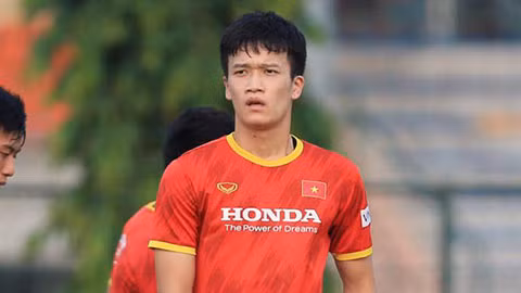 Ở trung tâm hàng tiền vệ, Hoàng Đức là sự lựa chọn không thể thay thế lúc này. Cầu thủ của Viettel vẫn làm tốt nhiệm vụ của mình.