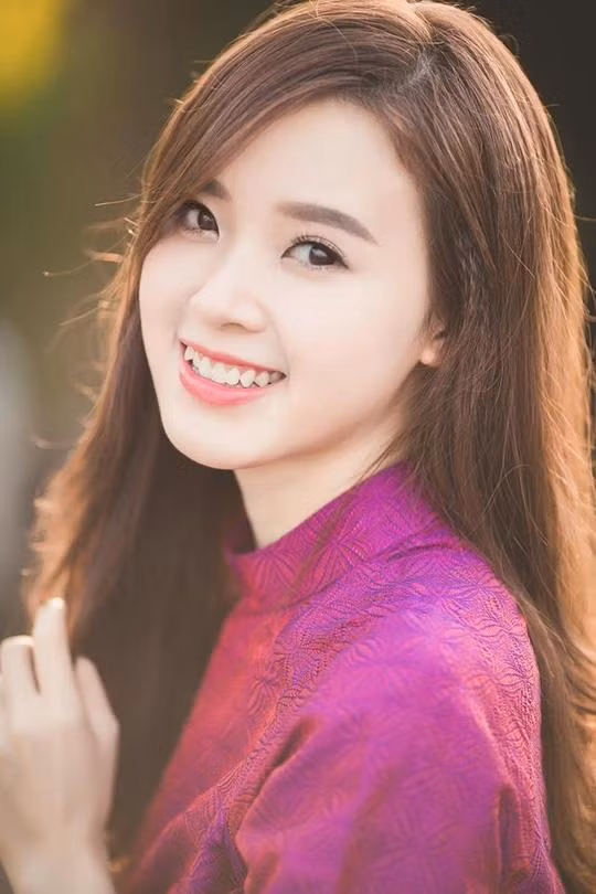 Mới đây trên trang cá nhân, Midu đăng ảnh tạo hình trong sản phẩm mới, người đẹp có chia sẻ gây chú ý về việc "tuyển" bạn trai: "Không cần bạn trai thành đạt/ Nhưng cần bạn trai thành thật".