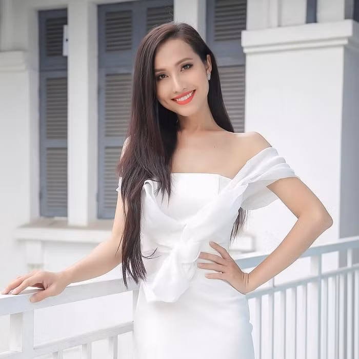 Trước đó, Hoài Sa còn nhận được sự quan tâm khi được Trọng Hiếu Idol công khai tình cảm. Cặp đôi với những biểu cảm "ngọt lụy tim" đã khiến nhiều fan nữ của chàng ca sĩ Việt kiều phải "phẫn nộ". Bởi nhan sắc ngọt ngào của người yêu, bảo sao Trọng Hiếu không "cưng" cô nàng chuyển giới tới điên đảo.