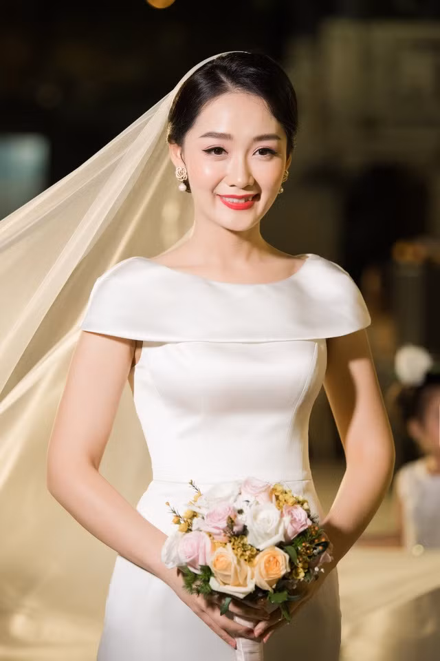 Thu Hà trở thành BTV trẻ nhất trong lịch sử bản tin thời sự phát sóng toàn quốc lúc 19h hàng ngày trực thuộc Ban Thời sự VTV.