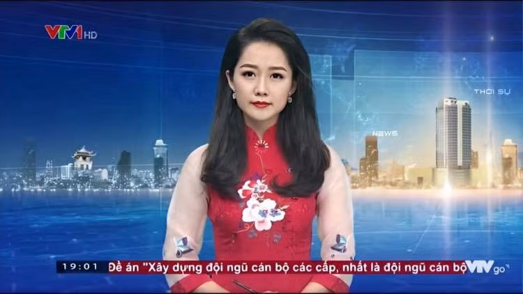 Thu Hà là MC thời sự VTV đa tài và cực kỳ nổi tiếng với khán giả truyền hình. Cách đây nhiều năm khi mới ngoài 20 tuổi cô đã đảm nhận vị trí ngồi dẫn ở chương trình "Bản tin Thời sự 19h".