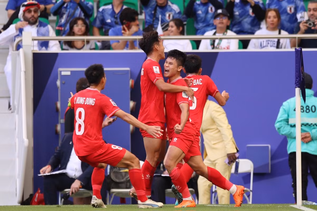 DT Viet Nam 2 - 4 Nhat Ban: Thay tro HLV Troussier xung dang nhan loi khen-Hinh-4