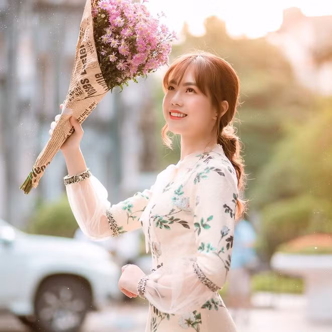 Cô Ánh cho biết bản thân vô cùng bất ngờ, không hề biết hình ảnh của mình được chia sẻ và nhận được sự đón nhận nhiệt tình của CĐM.