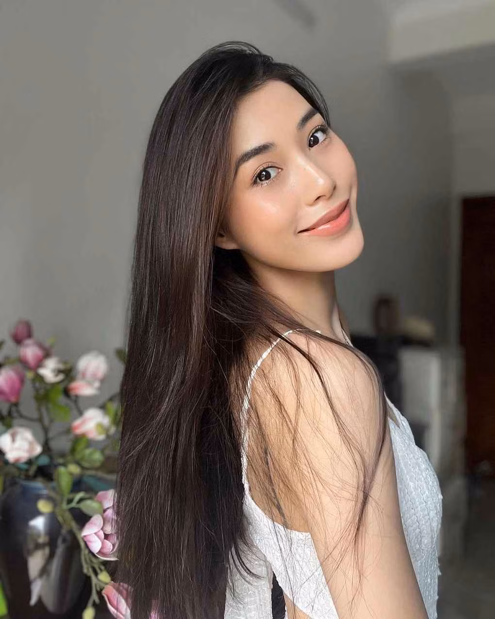 Thu Huyền được đánh giá là ứng viên có nhiều lợi thế khi sở hữu số đo 3 vòng chuẩn 83-64-95 và chiều cao 1m76. Chung cuộc, cô lọt top 10 và vào top 5 phần thi phụ Người đẹp biển.