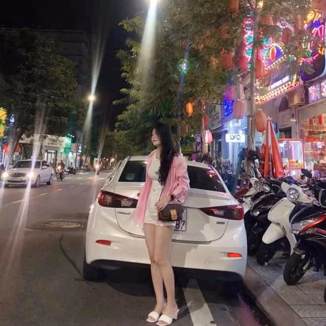 Với những hình ảnh Như Tuyền chia sẻ, nhiều người bình luận rằng sau khi hết duyên với bóng đá, có lẽ người đẹp nên rẽ hướng thành người mẫu.