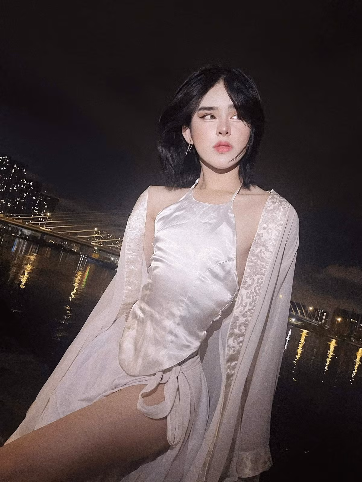 Nhắc đến Trần Đức Bo nhiều người sẽ nhớ ngay tới những bộ ảnh "cosplay" chẳng giống ai của nhân vật bị đánh giá là thảm họa mạng này.