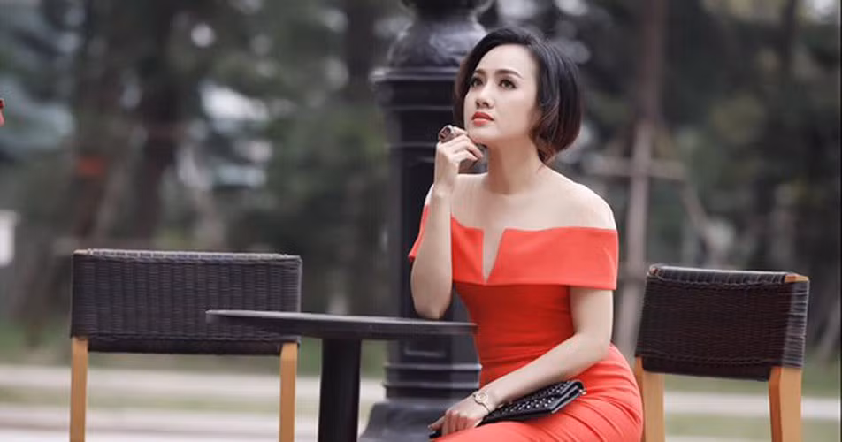 "Vắng Hoài Anh dẫn bản tin Thời sự 19h, cảm thấy thiếu thiếu và nhớ giọng đọc miền Nam nhẹ nhàng." hay "Em vẫn luôn muốn chị ở Ban Thời sự vì em xem Thời sự chỉ vì giọng nói đi vào lòng người của chị"... là những bình luận mà netizen để lại trên trang cá nhân của nữ BTV thời sự 19h.