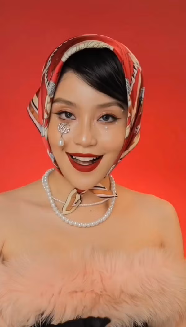 Trào lưu biến hình Made You Look được không ít bạn trẻ và các TikToker đình đám thực hiện. Tuy nhiên, video của Quỳnh Thi nhận được sự yêu thích hơn cả.