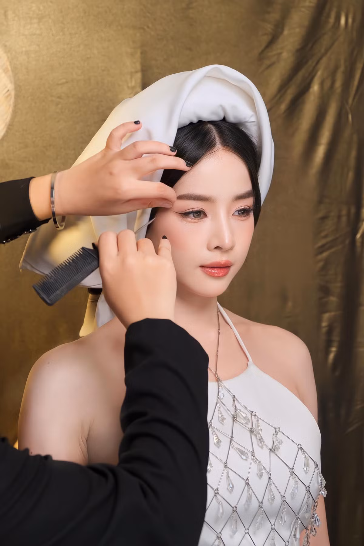 Mới đây trên trang cá nhân của mình, DJ Mie hóa thân thành nàng Tấm gợi cảm, quyến rũ khiến ai nhìn cũng mê đắm.