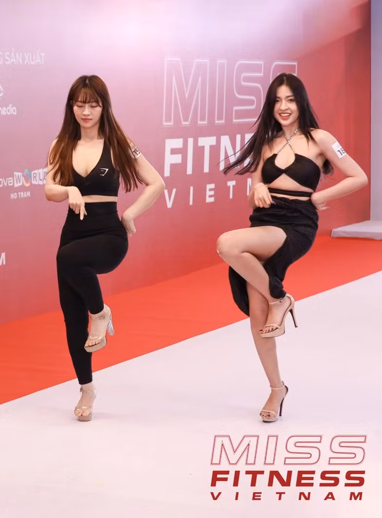 Người khơi mào cho màn “sân si” này chính là hot girl “trứng rán cần mỡ”, Trần Thanh Tâm cho biết “"Em là người trầm tính hơn chị Bống. Khi trải qua vòng đầu tiên, em có lên mạng xã hội xem bình luận của mọi người thì thấy mọi người khá thiên về sự tích cực của chị Lê Xuân Anh (tên thật của Lê Bống) tại vì em trầm hơn".