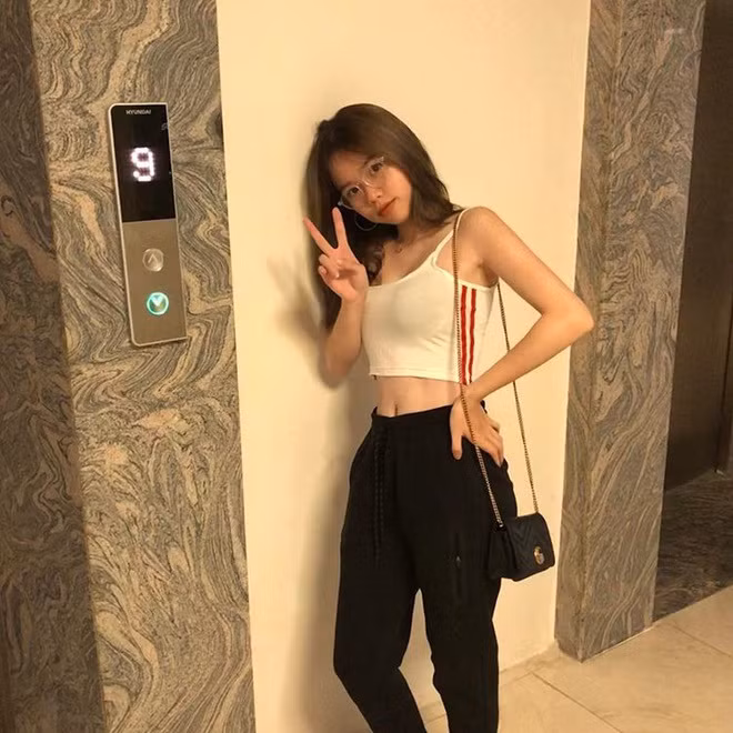 Những bức ảnh được đăng tải trên trang cá nhân của Huỳnh Anh từng được dân mạng dành lời khen bởi thân hình săn chắc và gương mặt dễ nhìn.