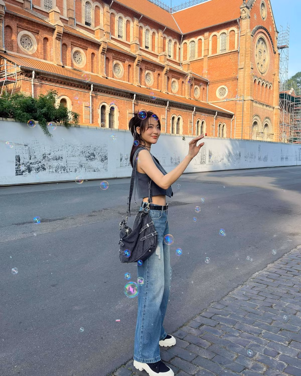 Minh Trang còn gây chú ý khi sở hữu gương mặt có nhiều nét hao hao "thần tiên tỷ tỷ" Lưu Diệc Phi.