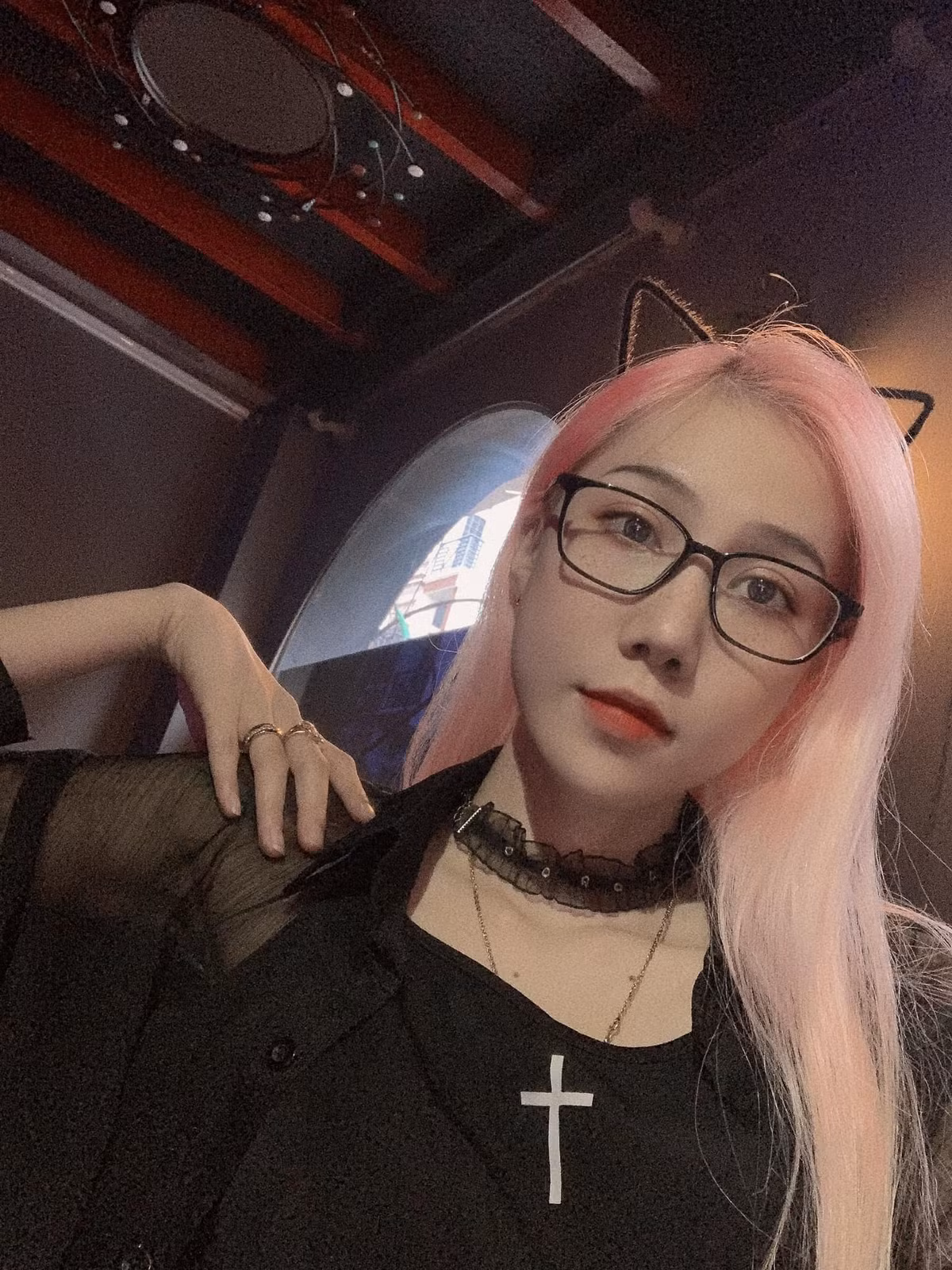 Những người yêu mến Alicia Meow không ngừng gửi bình luận động viên, mong chờ màn tái xuất bùng nổ của cô nàng.