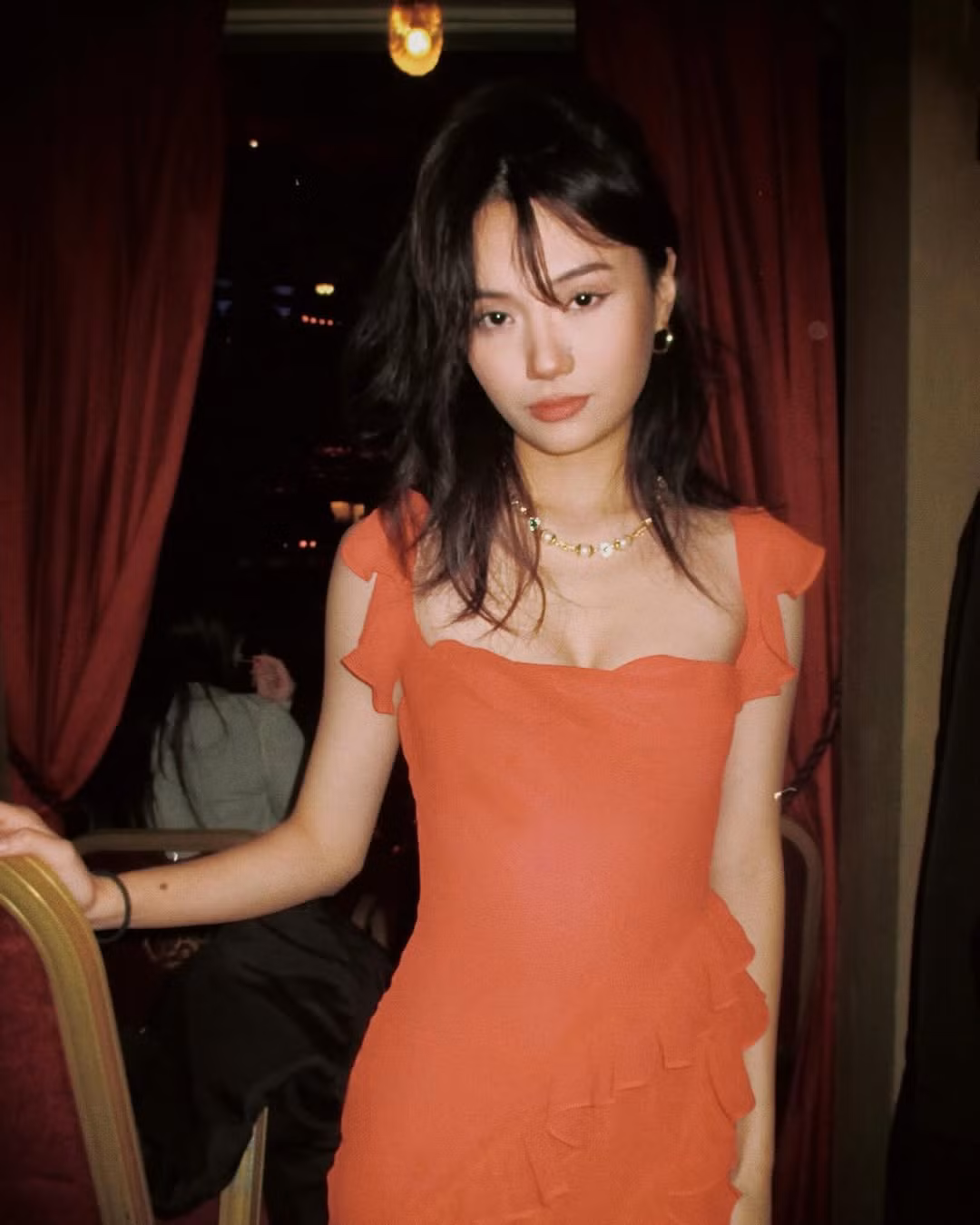 Trong những hình ảnh đăng tải lên mạng xã hội, Vũ Thu Phương và con gái riêng của chồng còn nhận về nhiều lời khen ngợi vì liên tục thể hiện tình cảm ngọt ngào, thân thiết như ôm, thơm má.