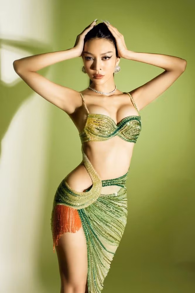 Hiện tại, Thiên Hương còn lấn sân sang âm nhạc với vai trò là ca sĩ khi nhận được giải Tài năng triển vọng tại lễ trao giải The Talents Gala Nhạc Việt.