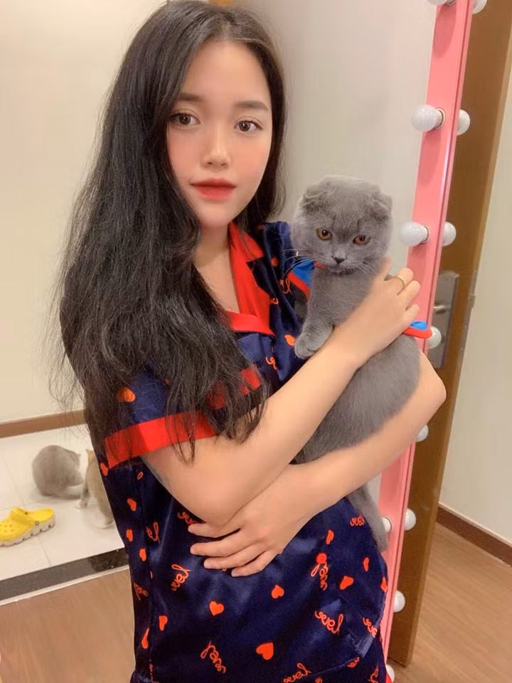 Mới đây, ơ tuổi 22, nữ streamer Linh Ngọc Đàm còn sở hữu căn hộ cao cấp ở Times City có giá trên 10 tỷ đồng.