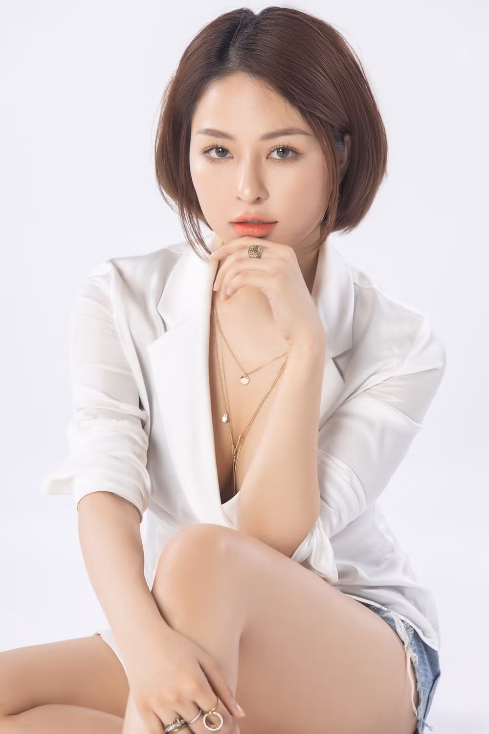 Giữa tháng 11/2020, Trâm Anh còn công khai cập nhật tình trạng "Đang hẹn hò".