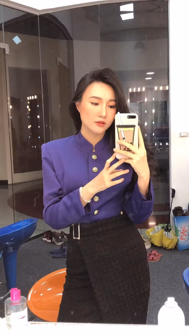 Ngoại hình Diễm My cũng có nhiều thay đổi. Sắc vóc cô nàng được nhận xét hồng hào, xinh xắn lên thấy rõ, đặc biệt là tóc đã dài ra.