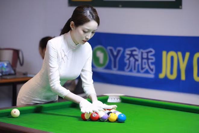 Theo Sina, Wang Zhongyao sớm bén duyên với bộ môn bi-a ngay từ khi còn học cấp 3 và bắt đầu thi tuyển để trở thành trọng tài năm 2011.