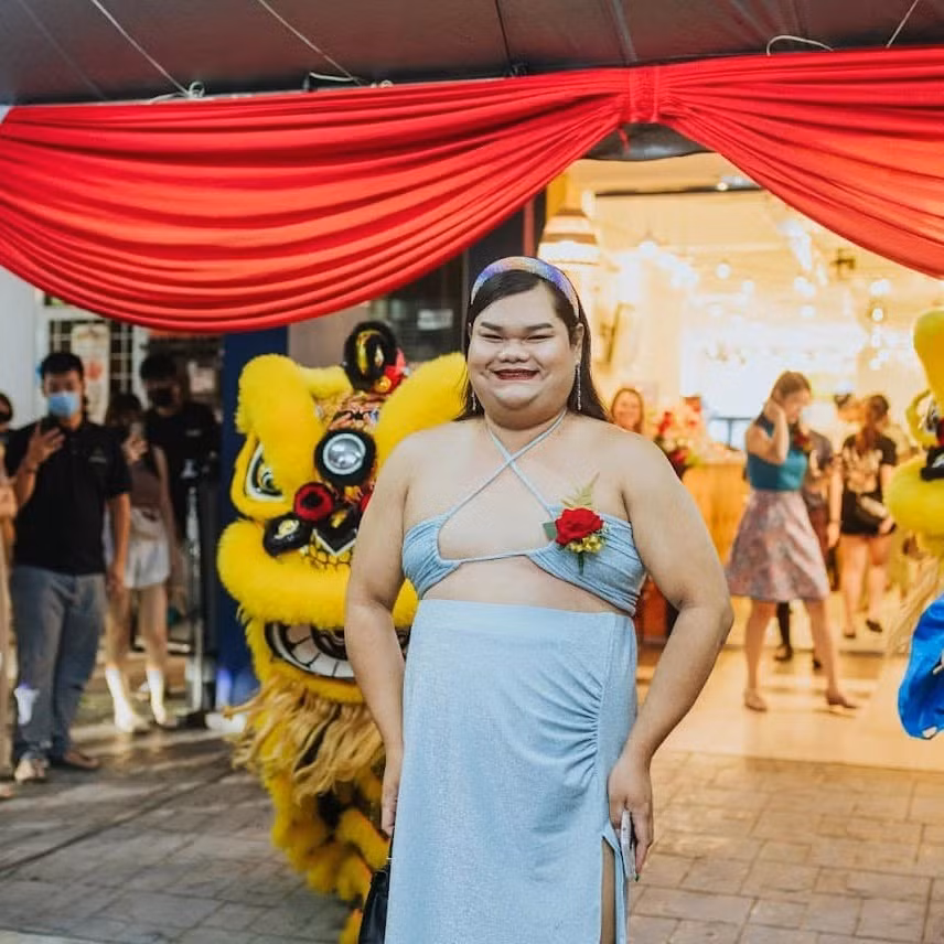 Phong cách thời trang của hiện tượng mạng xứ Chùa Vàng cũng được đánh giá trưởng thành, không còn quá lố giống thời điểm mới nổi.