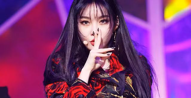 Dù muốn chữa sai vì đã ví Chungha như vùng dịch Sars-Cov-2, nhưng hành động viết sai tên của Francesco như đổ thêm dầu vào lửa, càng khiến cộng đồng fan Chungha và nhiều dân mạng tức giận.