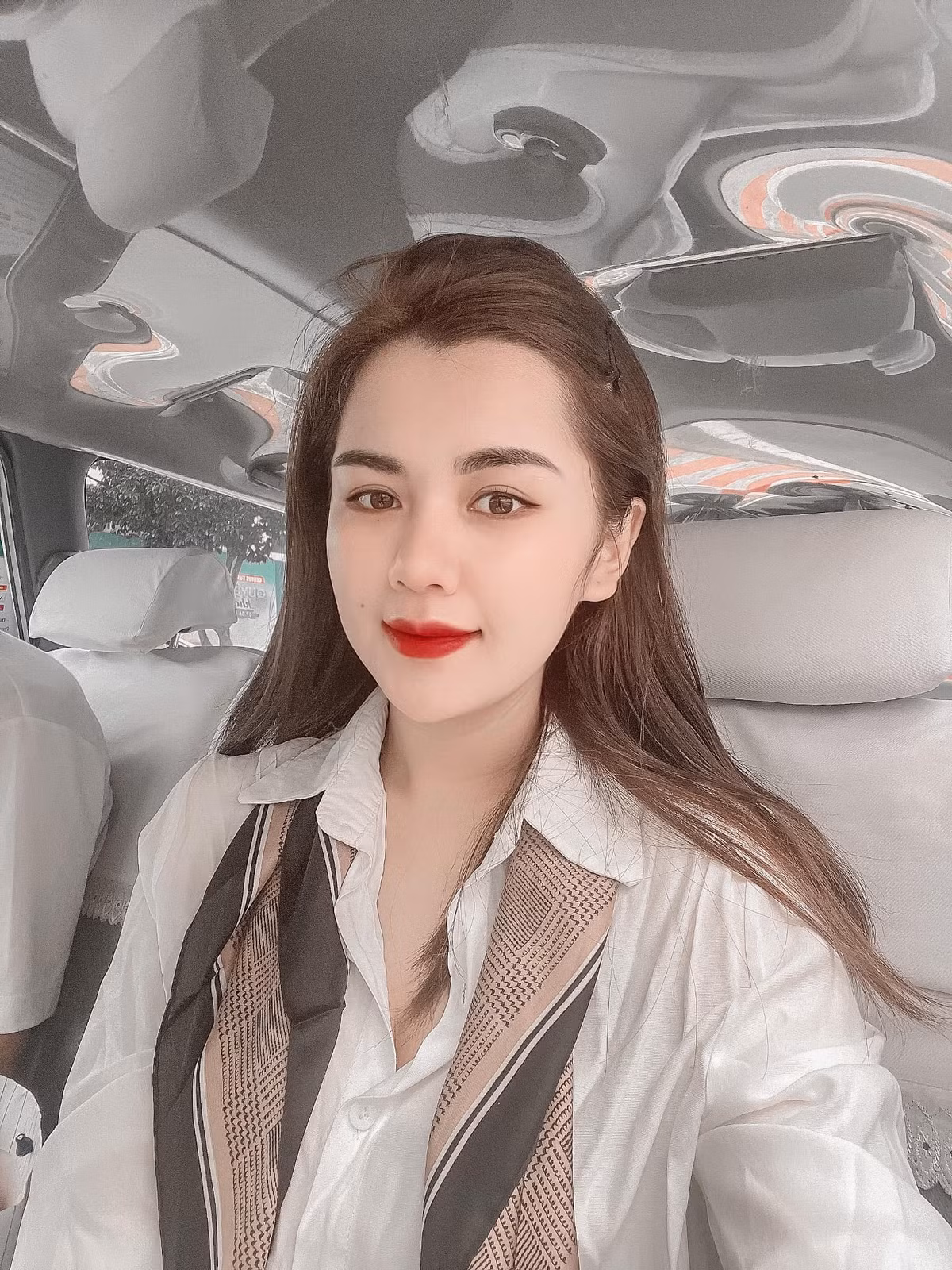 Thùy Phương từng ví von ông xã như một PT (HLV cá nhân). Nhờ có sự hỗ trợ của chồng, cô càng có quyết tâm giảm cân, giữ dáng.