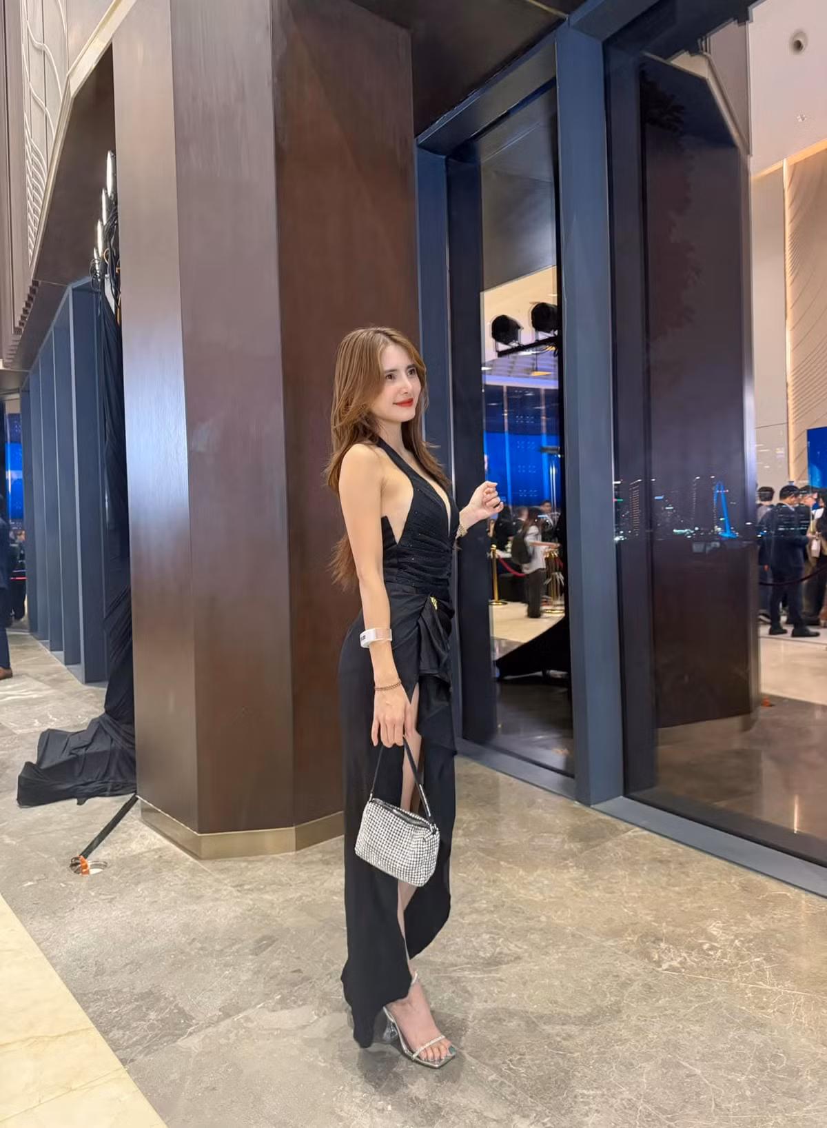 Ở tuổi 35, nàng hot girl xứ Nghệ vẫn sở hữu nhan sắc xinh đẹp trẻ trung cùng cuộc sống khiến nhiều người mơ ước.