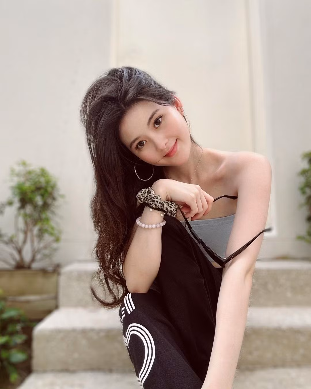 Ngoài ra, Trinity uống nước ép táo mỗi ngày để cung cấp đủ vitamin C cho cơ thể. Bên cạnh cưỡi ngựa, cô vẫn duy trì tập gym 2 lần/tuần. Phương pháp tập luyện ưa thích của cô là tập tạ và rèn luyện sức đề kháng toàn thân.