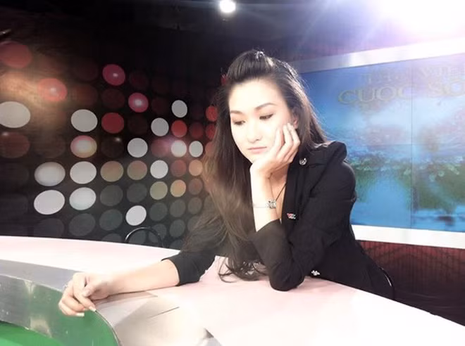 Khi bị "chê" là nói nhiều nhưng Thanh Huyền hài hước cho rằng: "Chính nói nhiều mới giúp Huyền làm MC được".