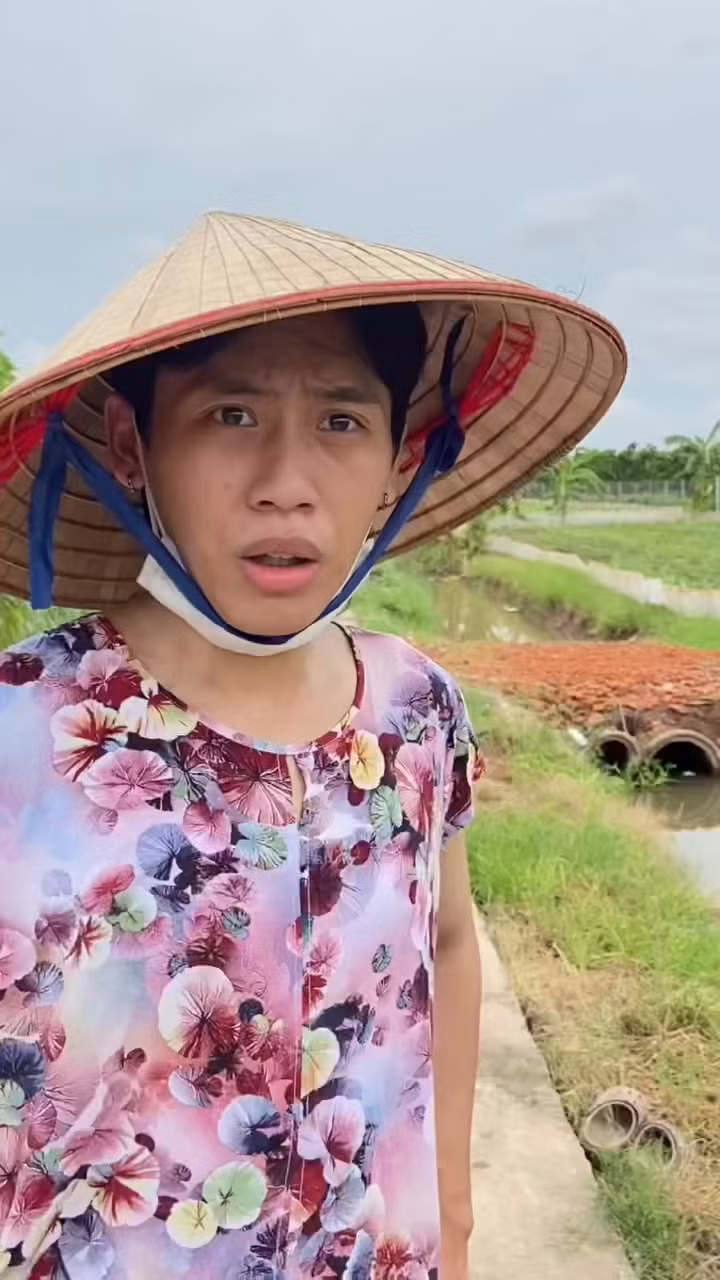 Tuy nhiên, chàng TikTok không từ bỏ đam mê diễn xuất, tiếp tục làm clip và thành 1 thương hiệu trên TikTok.