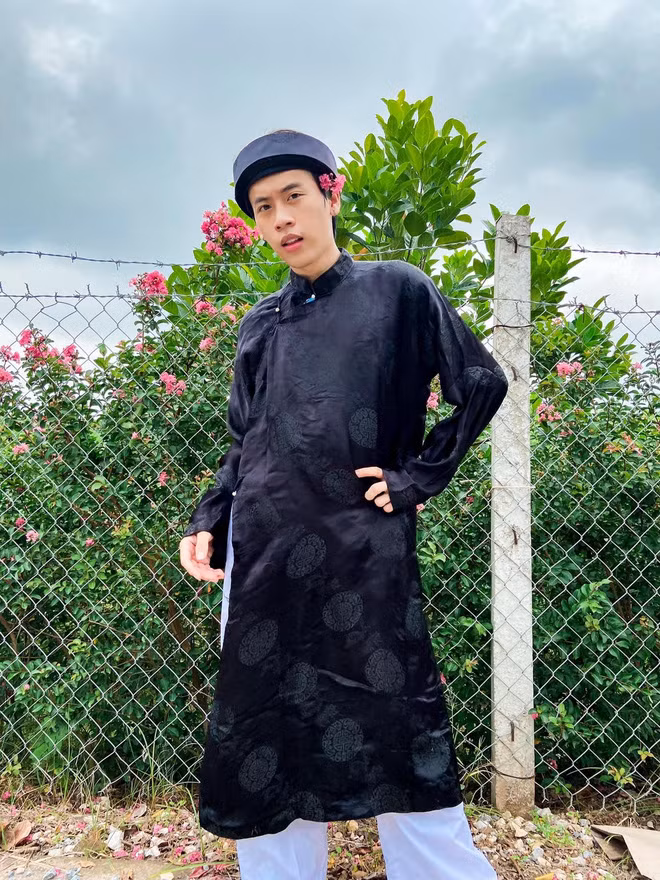 Hiện tại kênh TikTok của Vinh đang có 1,6 triệu người theo dõi và 33,4 triệu lượt yêu thích.
