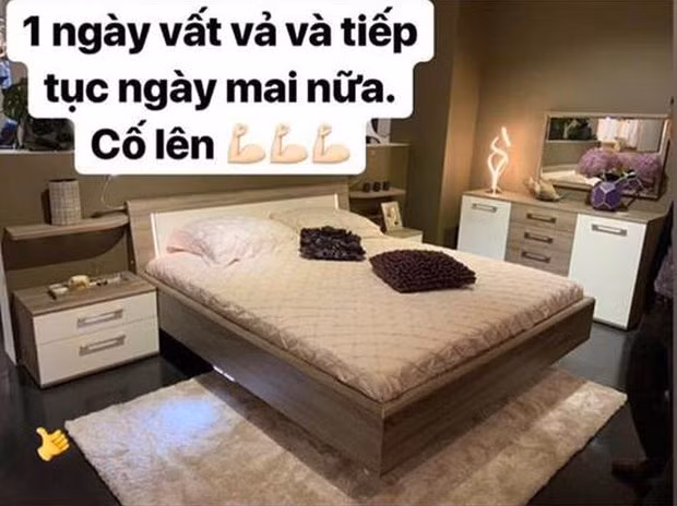 Lại nói về ngôi nhà mới của Duy Mạnh và vợ, theo một số nguồn tin, căn nhà này đã được cả hai mua từ năm 2019. Nổi tiếng là người rất yêu chiều vợ, Duy Mạnh còn đặt biết lựa chọn vì trí gần nhà bố mẹ Quỳnh Anhh để cô tiện về thăm gia đình.