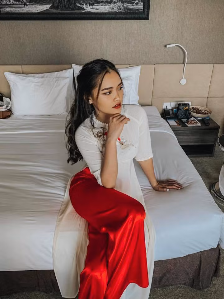 Linda Ngô và Phong Đạt sở hữu một kênh chung, chuyên làm về những tình huống hàng ngày của các cặp đôi yêu nhau và có 3,5 triệu người theo dõi.