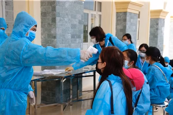 Vac-xin ngua COVID-19 tai Viet Nam: Ai se la nguoi duoc tiem thu nghiem?