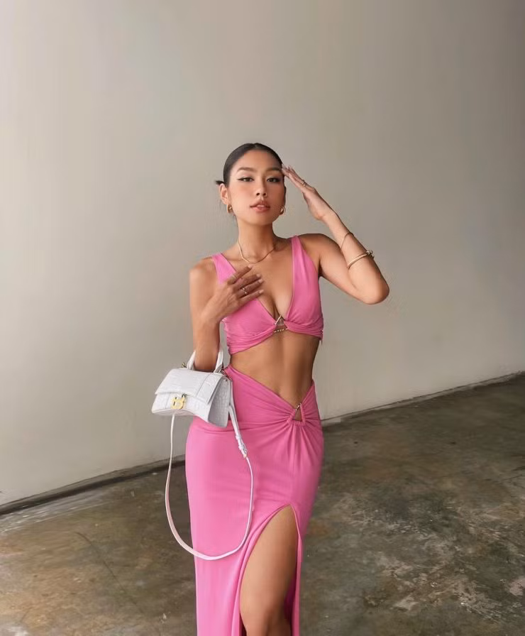 Với sự hoạt động năng nổ, Thảo Nhi Lê trở thành nàng hậu được nhiều nhãn hàng thời trang săn đón.