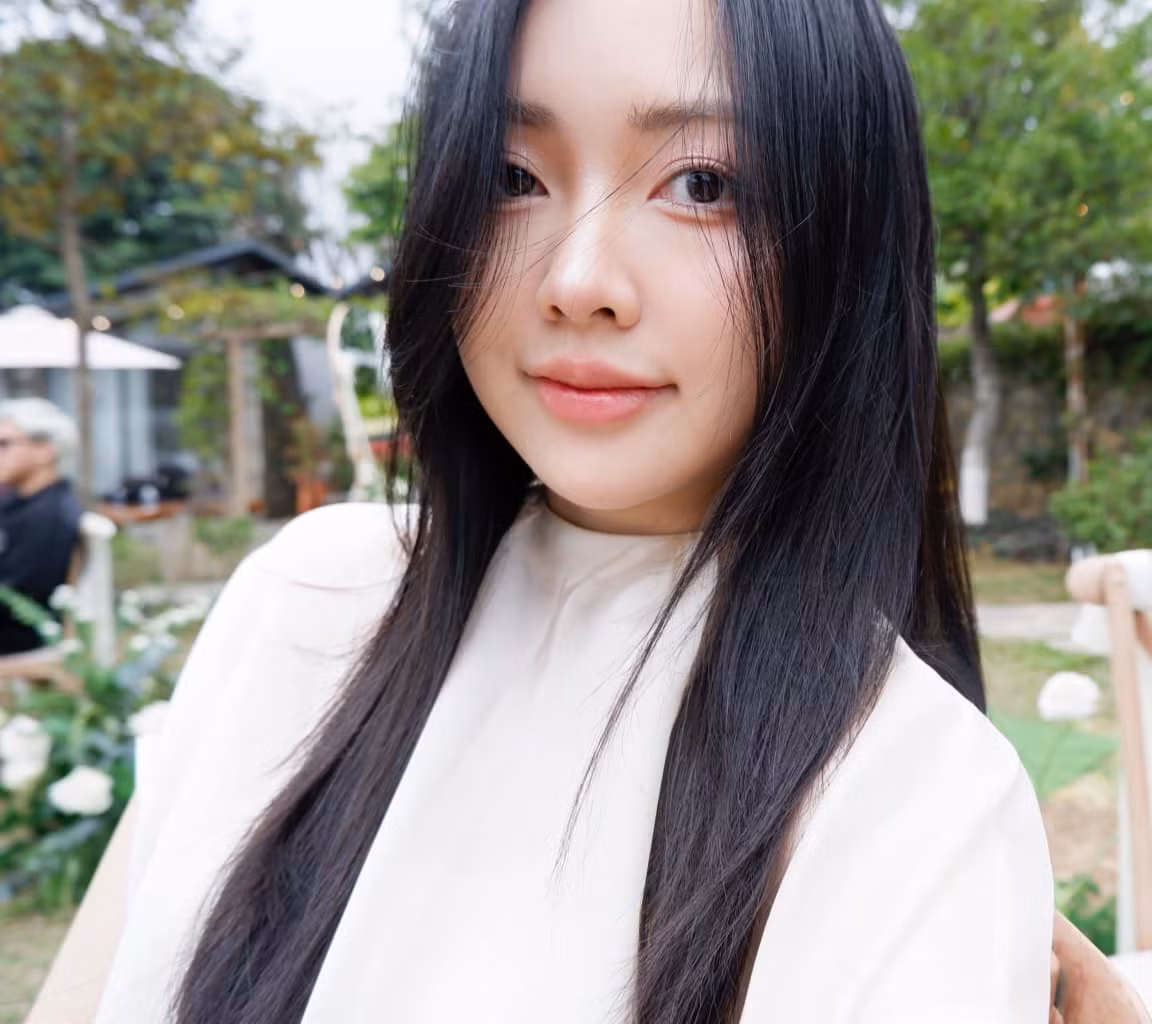 Sau khi trở thành mẹ bỉm sữa, bà xã cầu thủ Hà Đức Chinh nhanh chóng lấy lại phong độ nhan sắc, mỗi lần xuất hiện đều gây thương nhớ.