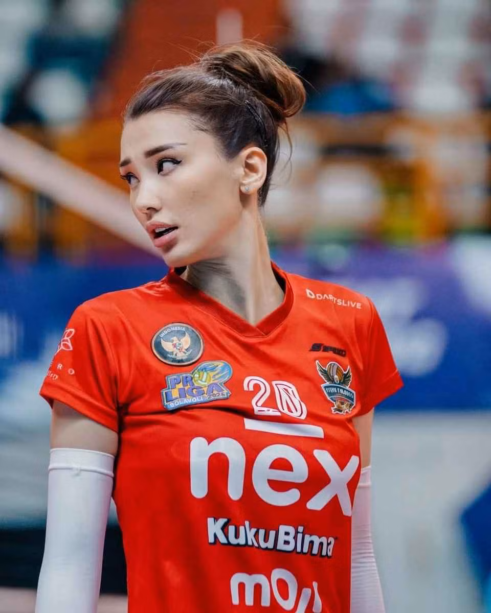 10 năm trước, Sabina Altynbekova từng nổi tiếng khắp Đông Nam Á nhờ loạt hình tại giải bóng chuyền trẻ.
